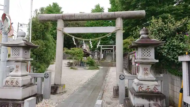 諏訪神社の鳥居