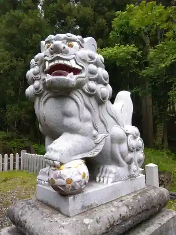 王劔神社の{uncategorized: "未分類", other: "その他", undefined: "問題あり", building: "その他建物", grave: "お墓", sacred_gate: "鳥居", guardian: "狛犬", statue: "像", buddha: "仏像", history: "歴史", nature: "自然", garden: "庭園", animal: "動物", pagoda: "塔", temizu: "手水舎", mountain_gate: "山門・神門", sanctuary: "本殿・本堂", subordinate: "末社・摂社", art: "芸術", scenery: "景色", jizo: "地蔵", ema: "絵馬", goshuin: "御朱印", omikuji: "おみくじ", items: "授与品その他", amulet: "お守り", goshuincho: "御朱印帳", eats: "食事", festival: "お祭り", votive_dance: "神楽", shichigosan: "七五三参", wedding: "結婚式", experience: "体験その他", initially: "初詣", around: "周辺", anti_infection: "感染症対策"}
