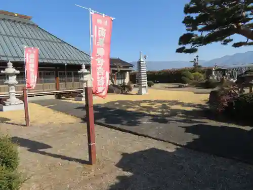 世音寺の庭園