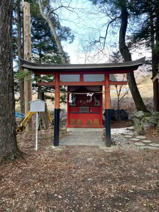 山家神社の{uncategorized: "未分類", other: "その他", undefined: "問題あり", building: "その他建物", grave: "お墓", sacred_gate: "鳥居", guardian: "狛犬", statue: "像", buddha: "仏像", history: "歴史", nature: "自然", garden: "庭園", animal: "動物", pagoda: "塔", temizu: "手水舎", mountain_gate: "山門・神門", sanctuary: "本殿・本堂", subordinate: "末社・摂社", art: "芸術", scenery: "景色", jizo: "地蔵", ema: "絵馬", goshuin: "御朱印", omikuji: "おみくじ", items: "授与品その他", amulet: "お守り", goshuincho: "御朱印帳", eats: "食事", festival: "お祭り", votive_dance: "神楽", shichigosan: "七五三参", wedding: "結婚式", experience: "体験その他", initially: "初詣", around: "周辺", anti_infection: "感染症対策"}
