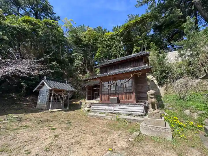 三嶋神社・水天宮の{uncategorized: "未分類", other: "その他", undefined: "問題あり", building: "その他建物", grave: "お墓", sacred_gate: "鳥居", guardian: "狛犬", statue: "像", buddha: "仏像", history: "歴史", nature: "自然", garden: "庭園", animal: "動物", pagoda: "塔", temizu: "手水舎", mountain_gate: "山門・神門", sanctuary: "本殿・本堂", subordinate: "末社・摂社", art: "芸術", scenery: "景色", jizo: "地蔵", ema: "絵馬", goshuin: "御朱印", omikuji: "おみくじ", items: "授与品その他", amulet: "お守り", goshuincho: "御朱印帳", eats: "食事", festival: "お祭り", votive_dance: "神楽", shichigosan: "七五三参", wedding: "結婚式", experience: "体験その他", initially: "初詣", around: "周辺", anti_infection: "感染症対策"}