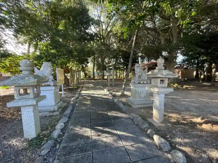 ニ木神社の{uncategorized: "未分類", other: "その他", undefined: "問題あり", building: "その他建物", grave: "お墓", sacred_gate: "鳥居", guardian: "狛犬", statue: "像", buddha: "仏像", history: "歴史", nature: "自然", garden: "庭園", animal: "動物", pagoda: "塔", temizu: "手水舎", mountain_gate: "山門・神門", sanctuary: "本殿・本堂", subordinate: "末社・摂社", art: "芸術", scenery: "景色", jizo: "地蔵", ema: "絵馬", goshuin: "御朱印", omikuji: "おみくじ", items: "授与品その他", amulet: "お守り", goshuincho: "御朱印帳", eats: "食事", festival: "お祭り", votive_dance: "神楽", shichigosan: "七五三参", wedding: "結婚式", experience: "体験その他", initially: "初詣", around: "周辺", anti_infection: "感染症対策"}
