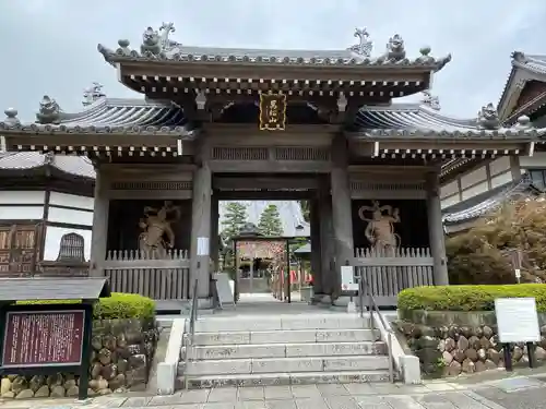 秋葉總本殿可睡斎の山門・神門