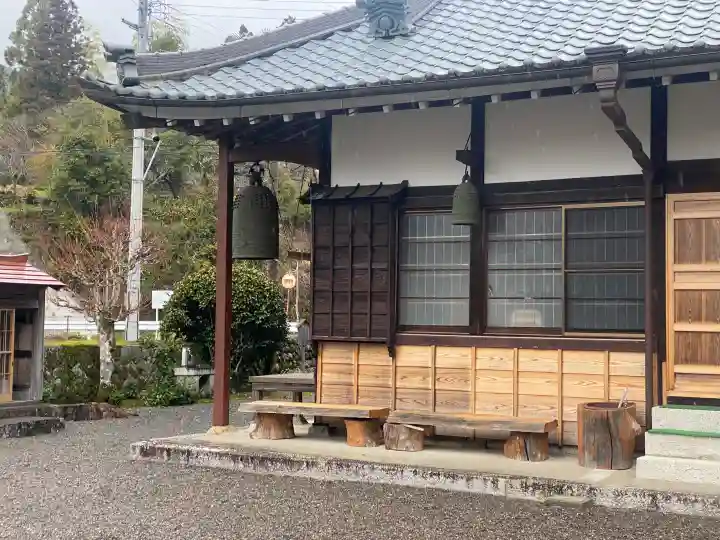 永明寺の{uncategorized: "未分類", other: "その他", undefined: "問題あり", building: "その他建物", grave: "お墓", sacred_gate: "鳥居", guardian: "狛犬", statue: "像", buddha: "仏像", history: "歴史", nature: "自然", garden: "庭園", animal: "動物", pagoda: "塔", temizu: "手水舎", mountain_gate: "山門・神門", sanctuary: "本殿・本堂", subordinate: "末社・摂社", art: "芸術", scenery: "景色", jizo: "地蔵", ema: "絵馬", goshuin: "御朱印", omikuji: "おみくじ", items: "授与品その他", amulet: "お守り", goshuincho: "御朱印帳", eats: "食事", festival: "お祭り", votive_dance: "神楽", shichigosan: "七五三参", wedding: "結婚式", experience: "体験その他", initially: "初詣", around: "周辺", anti_infection: "感染症対策"}