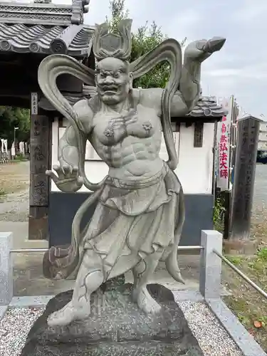 祇園山 徳城寺の像