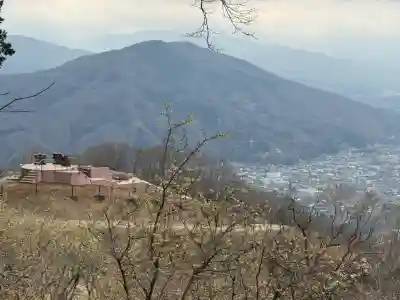 宝登山神社奥宮の{uncategorized: "未分類", other: "その他", undefined: "問題あり", building: "その他建物", grave: "お墓", sacred_gate: "鳥居", guardian: "狛犬", statue: "像", buddha: "仏像", history: "歴史", nature: "自然", garden: "庭園", animal: "動物", pagoda: "塔", temizu: "手水舎", mountain_gate: "山門・神門", sanctuary: "本殿・本堂", subordinate: "末社・摂社", art: "芸術", scenery: "景色", jizo: "地蔵", ema: "絵馬", goshuin: "御朱印", omikuji: "おみくじ", items: "授与品その他", amulet: "お守り", goshuincho: "御朱印帳", eats: "食事", festival: "お祭り", votive_dance: "神楽", shichigosan: "七五三参", wedding: "結婚式", experience: "体験その他", initially: "初詣", around: "周辺", anti_infection: "感染症対策"}