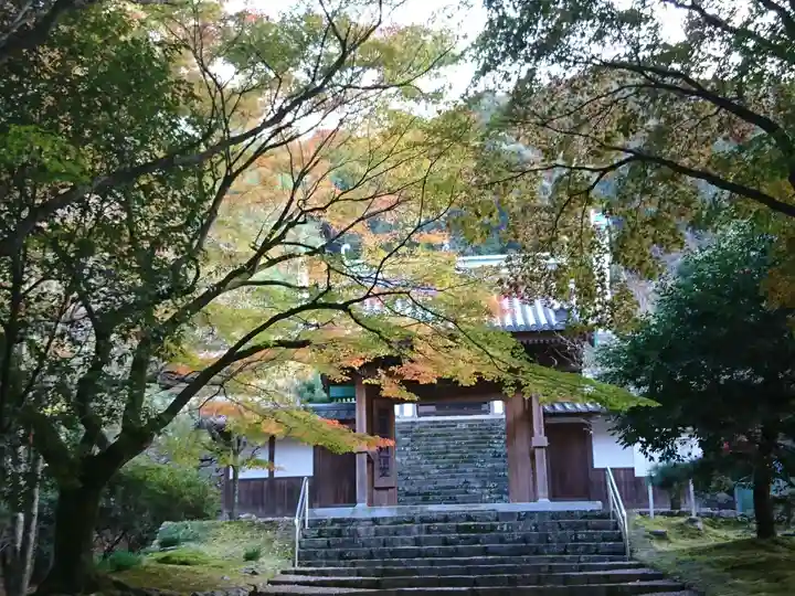 瑞応寺の山門・神門