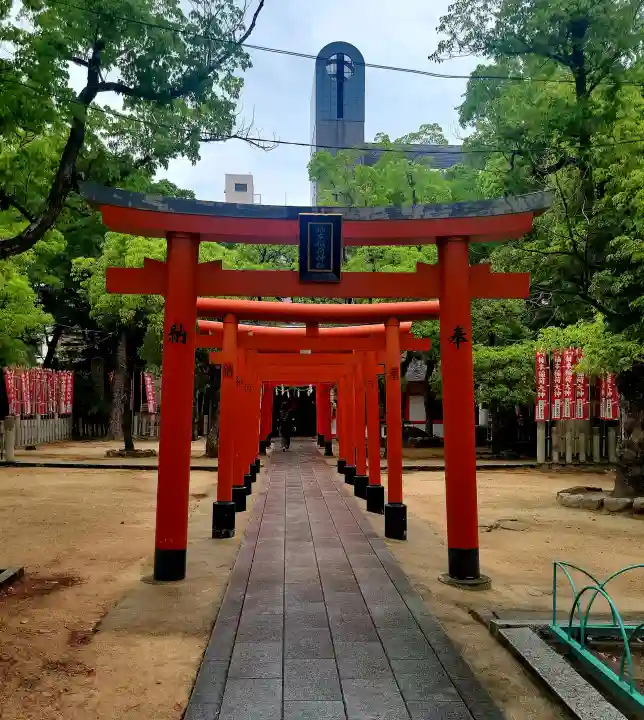 湊川神社の{uncategorized: "未分類", other: "その他", undefined: "問題あり", building: "その他建物", grave: "お墓", sacred_gate: "鳥居", guardian: "狛犬", statue: "像", buddha: "仏像", history: "歴史", nature: "自然", garden: "庭園", animal: "動物", pagoda: "塔", temizu: "手水舎", mountain_gate: "山門・神門", sanctuary: "本殿・本堂", subordinate: "末社・摂社", art: "芸術", scenery: "景色", jizo: "地蔵", ema: "絵馬", goshuin: "御朱印", omikuji: "おみくじ", items: "授与品その他", amulet: "お守り", goshuincho: "御朱印帳", eats: "食事", festival: "お祭り", votive_dance: "神楽", shichigosan: "七五三参", wedding: "結婚式", experience: "体験その他", initially: "初詣", around: "周辺", anti_infection: "感染症対策"}