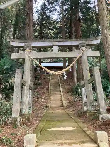 金枝温泉神社の{uncategorized: "未分類", other: "その他", undefined: "問題あり", building: "その他建物", grave: "お墓", sacred_gate: "鳥居", guardian: "狛犬", statue: "像", buddha: "仏像", history: "歴史", nature: "自然", garden: "庭園", animal: "動物", pagoda: "塔", temizu: "手水舎", mountain_gate: "山門・神門", sanctuary: "本殿・本堂", subordinate: "末社・摂社", art: "芸術", scenery: "景色", jizo: "地蔵", ema: "絵馬", goshuin: "御朱印", omikuji: "おみくじ", items: "授与品その他", amulet: "お守り", goshuincho: "御朱印帳", eats: "食事", festival: "お祭り", votive_dance: "神楽", shichigosan: "七五三参", wedding: "結婚式", experience: "体験その他", initially: "初詣", around: "周辺", anti_infection: "感染症対策"}