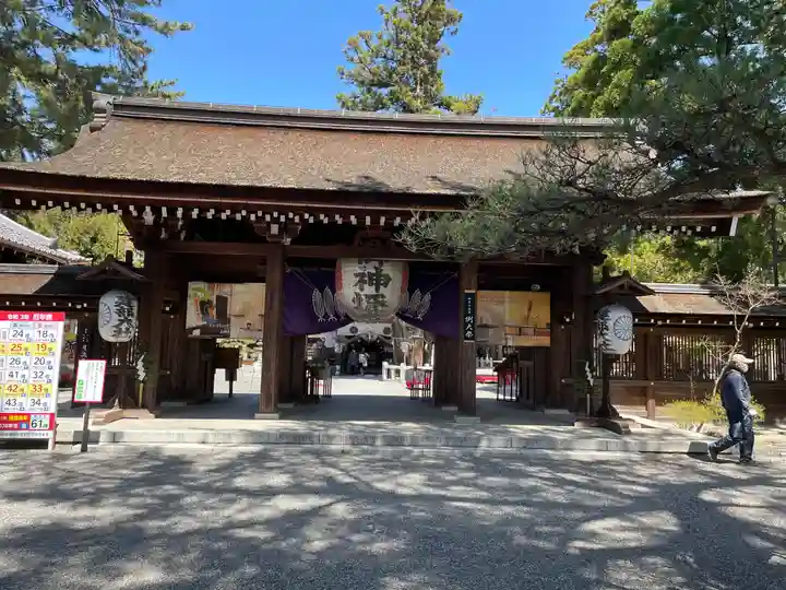 建部大社の山門・神門