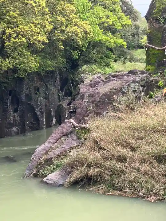 陰陽石神社(宮崎県)