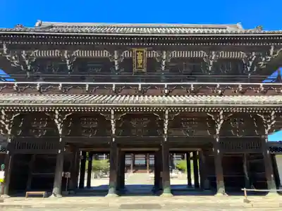 本山専修寺の山門・神門