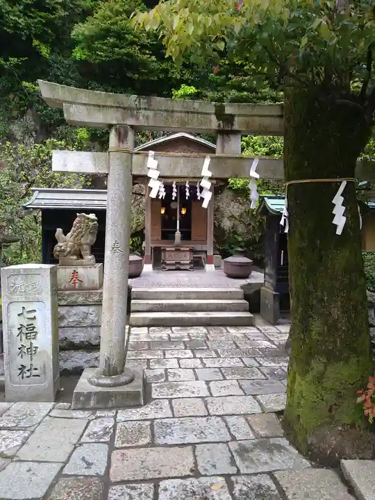 銭洗弁財天宇賀福神社の末社・摂社