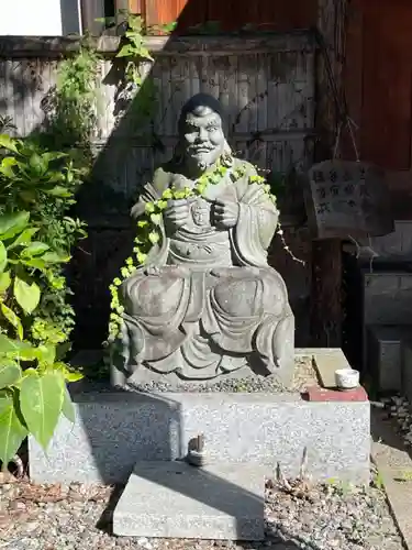 中央寺の像