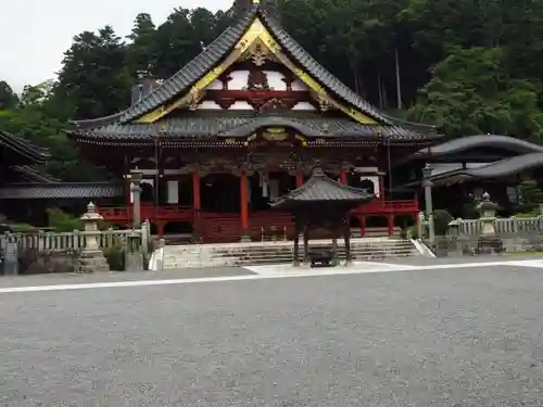 久遠寺の本殿