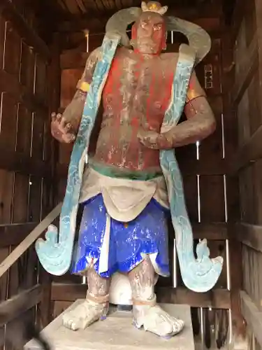 十三寺の像