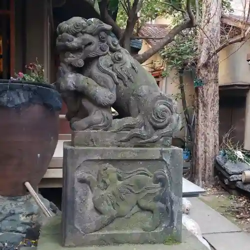 稲荷鬼王神社の狛犬