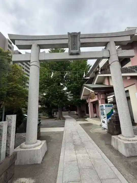 青砥神社の{uncategorized: "未分類", other: "その他", undefined: "問題あり", building: "その他建物", grave: "お墓", sacred_gate: "鳥居", guardian: "狛犬", statue: "像", buddha: "仏像", history: "歴史", nature: "自然", garden: "庭園", animal: "動物", pagoda: "塔", temizu: "手水舎", mountain_gate: "山門・神門", sanctuary: "本殿・本堂", subordinate: "末社・摂社", art: "芸術", scenery: "景色", jizo: "地蔵", ema: "絵馬", goshuin: "御朱印", omikuji: "おみくじ", items: "授与品その他", amulet: "お守り", goshuincho: "御朱印帳", eats: "食事", festival: "お祭り", votive_dance: "神楽", shichigosan: "七五三参", wedding: "結婚式", experience: "体験その他", initially: "初詣", around: "周辺", anti_infection: "感染症対策"}