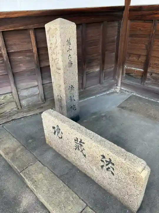 法蔵院の{uncategorized: "未分類", other: "その他", undefined: "問題あり", building: "その他建物", grave: "お墓", sacred_gate: "鳥居", guardian: "狛犬", statue: "像", buddha: "仏像", history: "歴史", nature: "自然", garden: "庭園", animal: "動物", pagoda: "塔", temizu: "手水舎", mountain_gate: "山門・神門", sanctuary: "本殿・本堂", subordinate: "末社・摂社", art: "芸術", scenery: "景色", jizo: "地蔵", ema: "絵馬", goshuin: "御朱印", omikuji: "おみくじ", items: "授与品その他", amulet: "お守り", goshuincho: "御朱印帳", eats: "食事", festival: "お祭り", votive_dance: "神楽", shichigosan: "七五三参", wedding: "結婚式", experience: "体験その他", initially: "初詣", around: "周辺", anti_infection: "感染症対策"}