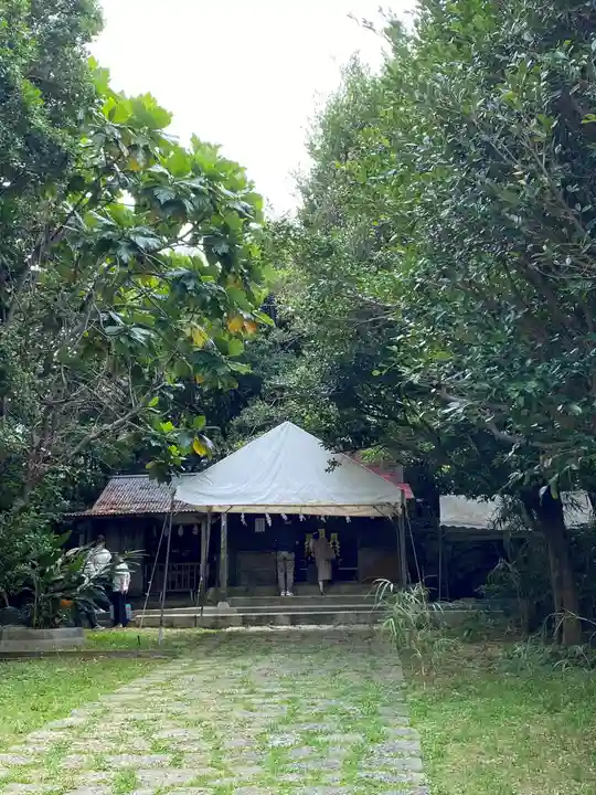 世持神社(沖縄県)