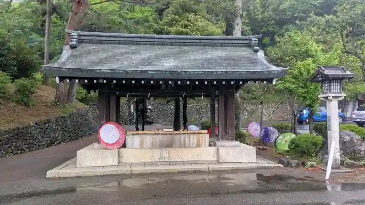 群馬県護国神社の{uncategorized: "未分類", other: "その他", undefined: "問題あり", building: "その他建物", grave: "お墓", sacred_gate: "鳥居", guardian: "狛犬", statue: "像", buddha: "仏像", history: "歴史", nature: "自然", garden: "庭園", animal: "動物", pagoda: "塔", temizu: "手水舎", mountain_gate: "山門・神門", sanctuary: "本殿・本堂", subordinate: "末社・摂社", art: "芸術", scenery: "景色", jizo: "地蔵", ema: "絵馬", goshuin: "御朱印", omikuji: "おみくじ", items: "授与品その他", amulet: "お守り", goshuincho: "御朱印帳", eats: "食事", festival: "お祭り", votive_dance: "神楽", shichigosan: "七五三参", wedding: "結婚式", experience: "体験その他", initially: "初詣", around: "周辺", anti_infection: "感染症対策"}