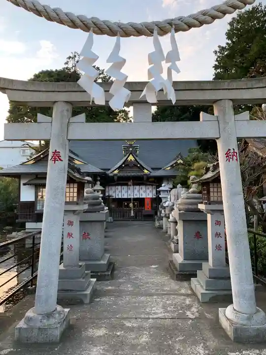 白蛇辨財天の鳥居