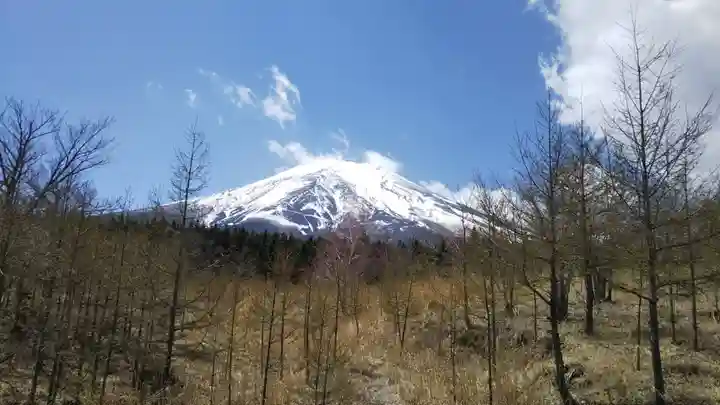 新屋山神社の景色
