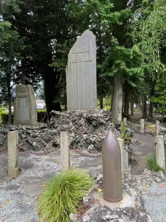 新橋浅間神社の{uncategorized: "未分類", other: "その他", undefined: "問題あり", building: "その他建物", grave: "お墓", sacred_gate: "鳥居", guardian: "狛犬", statue: "像", buddha: "仏像", history: "歴史", nature: "自然", garden: "庭園", animal: "動物", pagoda: "塔", temizu: "手水舎", mountain_gate: "山門・神門", sanctuary: "本殿・本堂", subordinate: "末社・摂社", art: "芸術", scenery: "景色", jizo: "地蔵", ema: "絵馬", goshuin: "御朱印", omikuji: "おみくじ", items: "授与品その他", amulet: "お守り", goshuincho: "御朱印帳", eats: "食事", festival: "お祭り", votive_dance: "神楽", shichigosan: "七五三参", wedding: "結婚式", experience: "体験その他", initially: "初詣", around: "周辺", anti_infection: "感染症対策"}