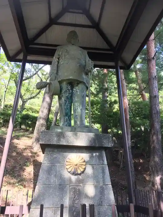 新倉富士浅間神社の像