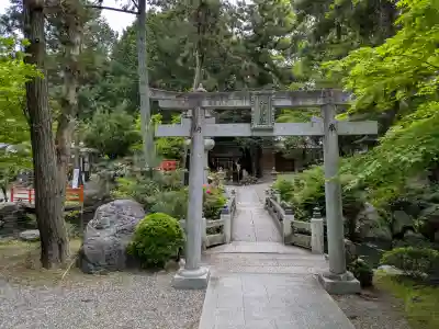 建部大社の{uncategorized: "未分類", other: "その他", undefined: "問題あり", building: "その他建物", grave: "お墓", sacred_gate: "鳥居", guardian: "狛犬", statue: "像", buddha: "仏像", history: "歴史", nature: "自然", garden: "庭園", animal: "動物", pagoda: "塔", temizu: "手水舎", mountain_gate: "山門・神門", sanctuary: "本殿・本堂", subordinate: "末社・摂社", art: "芸術", scenery: "景色", jizo: "地蔵", ema: "絵馬", goshuin: "御朱印", omikuji: "おみくじ", items: "授与品その他", amulet: "お守り", goshuincho: "御朱印帳", eats: "食事", festival: "お祭り", votive_dance: "神楽", shichigosan: "七五三参", wedding: "結婚式", experience: "体験その他", initially: "初詣", around: "周辺", anti_infection: "感染症対策"}