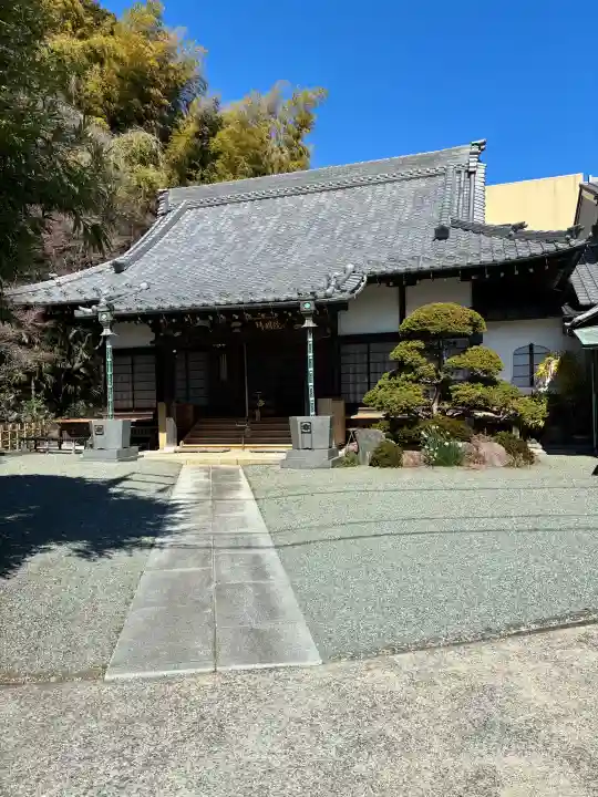 持明院の{uncategorized: "未分類", other: "その他", undefined: "問題あり", building: "その他建物", grave: "お墓", sacred_gate: "鳥居", guardian: "狛犬", statue: "像", buddha: "仏像", history: "歴史", nature: "自然", garden: "庭園", animal: "動物", pagoda: "塔", temizu: "手水舎", mountain_gate: "山門・神門", sanctuary: "本殿・本堂", subordinate: "末社・摂社", art: "芸術", scenery: "景色", jizo: "地蔵", ema: "絵馬", goshuin: "御朱印", omikuji: "おみくじ", items: "授与品その他", amulet: "お守り", goshuincho: "御朱印帳", eats: "食事", festival: "お祭り", votive_dance: "神楽", shichigosan: "七五三参", wedding: "結婚式", experience: "体験その他", initially: "初詣", around: "周辺", anti_infection: "感染症対策"}