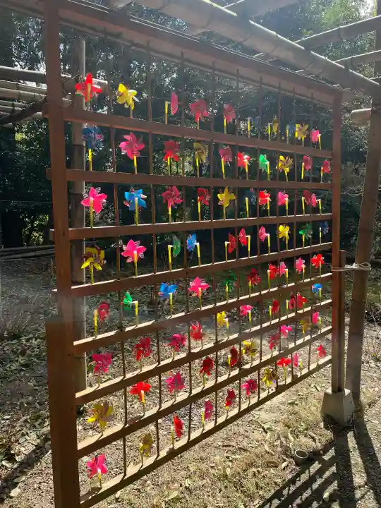 鷺神社の{uncategorized: "未分類", other: "その他", undefined: "問題あり", building: "その他建物", grave: "お墓", sacred_gate: "鳥居", guardian: "狛犬", statue: "像", buddha: "仏像", history: "歴史", nature: "自然", garden: "庭園", animal: "動物", pagoda: "塔", temizu: "手水舎", mountain_gate: "山門・神門", sanctuary: "本殿・本堂", subordinate: "末社・摂社", art: "芸術", scenery: "景色", jizo: "地蔵", ema: "絵馬", goshuin: "御朱印", omikuji: "おみくじ", items: "授与品その他", amulet: "お守り", goshuincho: "御朱印帳", eats: "食事", festival: "お祭り", votive_dance: "神楽", shichigosan: "七五三参", wedding: "結婚式", experience: "体験その他", initially: "初詣", around: "周辺", anti_infection: "感染症対策"}