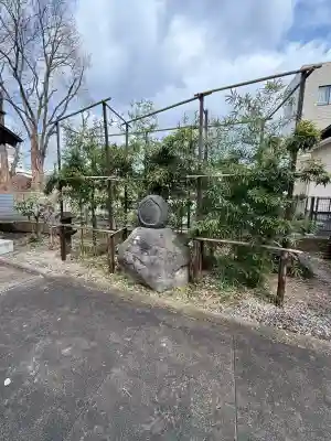 歌懸稲荷神社の{uncategorized: "未分類", other: "その他", undefined: "問題あり", building: "その他建物", grave: "お墓", sacred_gate: "鳥居", guardian: "狛犬", statue: "像", buddha: "仏像", history: "歴史", nature: "自然", garden: "庭園", animal: "動物", pagoda: "塔", temizu: "手水舎", mountain_gate: "山門・神門", sanctuary: "本殿・本堂", subordinate: "末社・摂社", art: "芸術", scenery: "景色", jizo: "地蔵", ema: "絵馬", goshuin: "御朱印", omikuji: "おみくじ", items: "授与品その他", amulet: "お守り", goshuincho: "御朱印帳", eats: "食事", festival: "お祭り", votive_dance: "神楽", shichigosan: "七五三参", wedding: "結婚式", experience: "体験その他", initially: "初詣", around: "周辺", anti_infection: "感染症対策"}