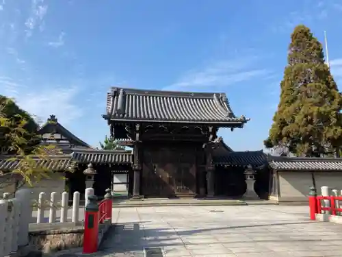 本徳寺の山門