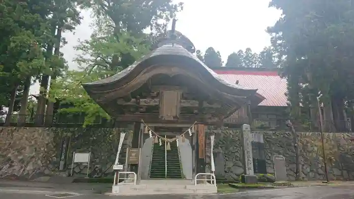 出羽月山湯殿山摂社岩根沢三神社(三山神社)の山門・神門