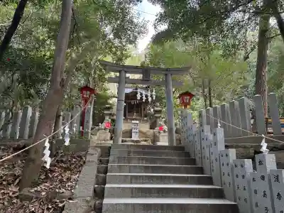 越木岩神社の{uncategorized: "未分類", other: "その他", undefined: "問題あり", building: "その他建物", grave: "お墓", sacred_gate: "鳥居", guardian: "狛犬", statue: "像", buddha: "仏像", history: "歴史", nature: "自然", garden: "庭園", animal: "動物", pagoda: "塔", temizu: "手水舎", mountain_gate: "山門・神門", sanctuary: "本殿・本堂", subordinate: "末社・摂社", art: "芸術", scenery: "景色", jizo: "地蔵", ema: "絵馬", goshuin: "御朱印", omikuji: "おみくじ", items: "授与品その他", amulet: "お守り", goshuincho: "御朱印帳", eats: "食事", festival: "お祭り", votive_dance: "神楽", shichigosan: "七五三参", wedding: "結婚式", experience: "体験その他", initially: "初詣", around: "周辺", anti_infection: "感染症対策"}