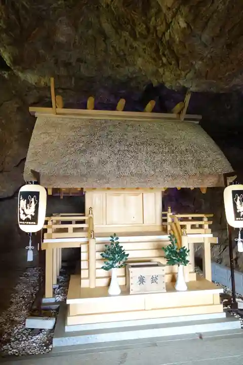 安乎岩戸信龍神社 (安乎八幡神社 摂社)の末社・摂社