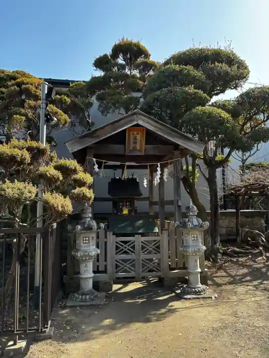 御釜神社の{uncategorized: "未分類", other: "その他", undefined: "問題あり", building: "その他建物", grave: "お墓", sacred_gate: "鳥居", guardian: "狛犬", statue: "像", buddha: "仏像", history: "歴史", nature: "自然", garden: "庭園", animal: "動物", pagoda: "塔", temizu: "手水舎", mountain_gate: "山門・神門", sanctuary: "本殿・本堂", subordinate: "末社・摂社", art: "芸術", scenery: "景色", jizo: "地蔵", ema: "絵馬", goshuin: "御朱印", omikuji: "おみくじ", items: "授与品その他", amulet: "お守り", goshuincho: "御朱印帳", eats: "食事", festival: "お祭り", votive_dance: "神楽", shichigosan: "七五三参", wedding: "結婚式", experience: "体験その他", initially: "初詣", around: "周辺", anti_infection: "感染症対策"}