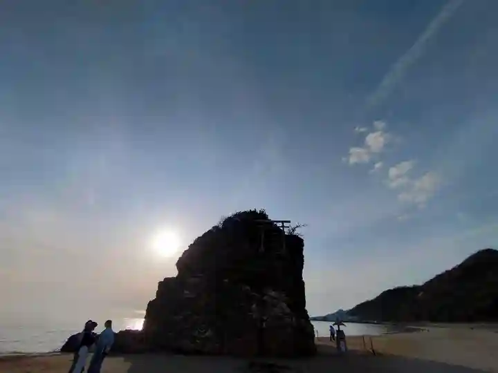 稲佐の浜 弁天島(島根県)