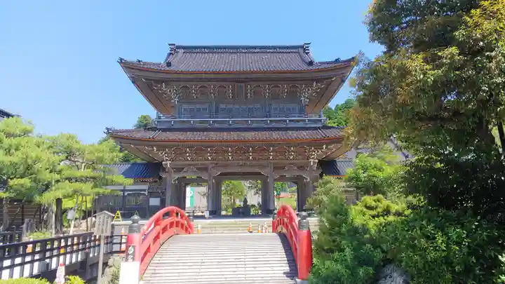 総持寺祖院の山門・神門