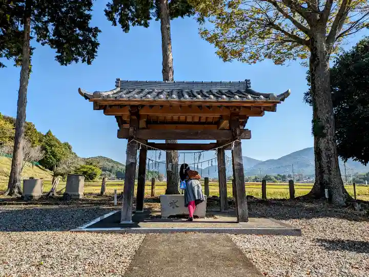 車神社の手水舎