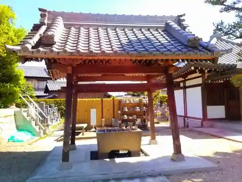 教栄寺の手水舎