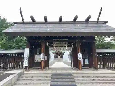 札幌護國神社の山門・神門