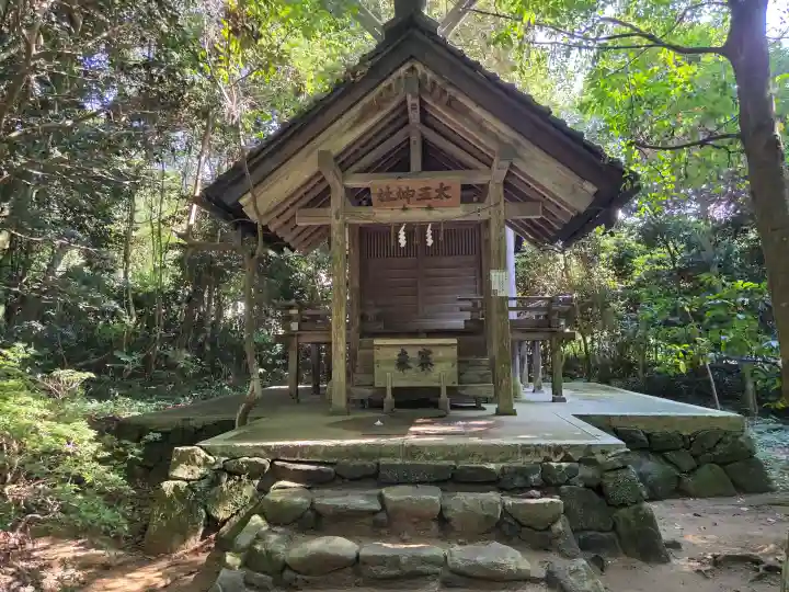氣多大社の{uncategorized: "未分類", other: "その他", undefined: "問題あり", building: "その他建物", grave: "お墓", sacred_gate: "鳥居", guardian: "狛犬", statue: "像", buddha: "仏像", history: "歴史", nature: "自然", garden: "庭園", animal: "動物", pagoda: "塔", temizu: "手水舎", mountain_gate: "山門・神門", sanctuary: "本殿・本堂", subordinate: "末社・摂社", art: "芸術", scenery: "景色", jizo: "地蔵", ema: "絵馬", goshuin: "御朱印", omikuji: "おみくじ", items: "授与品その他", amulet: "お守り", goshuincho: "御朱印帳", eats: "食事", festival: "お祭り", votive_dance: "神楽", shichigosan: "七五三参", wedding: "結婚式", experience: "体験その他", initially: "初詣", around: "周辺", anti_infection: "感染症対策"}