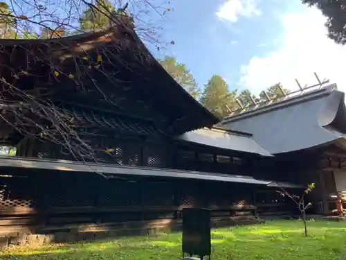 冨士御室浅間神社の本殿・本堂