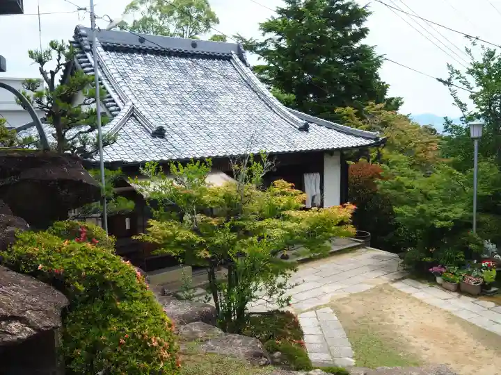 一乗寺の{uncategorized: "未分類", other: "その他", undefined: "問題あり", building: "その他建物", grave: "お墓", sacred_gate: "鳥居", guardian: "狛犬", statue: "像", buddha: "仏像", history: "歴史", nature: "自然", garden: "庭園", animal: "動物", pagoda: "塔", temizu: "手水舎", mountain_gate: "山門・神門", sanctuary: "本殿・本堂", subordinate: "末社・摂社", art: "芸術", scenery: "景色", jizo: "地蔵", ema: "絵馬", goshuin: "御朱印", omikuji: "おみくじ", items: "授与品その他", amulet: "お守り", goshuincho: "御朱印帳", eats: "食事", festival: "お祭り", votive_dance: "神楽", shichigosan: "七五三参", wedding: "結婚式", experience: "体験その他", initially: "初詣", around: "周辺", anti_infection: "感染症対策"}