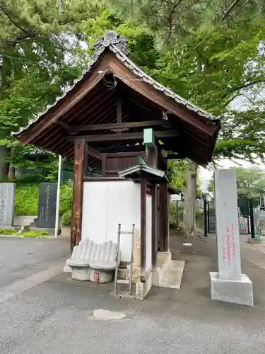 医王寺の山門