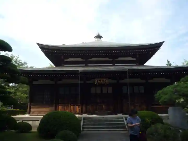 泉倉寺の本殿・本堂