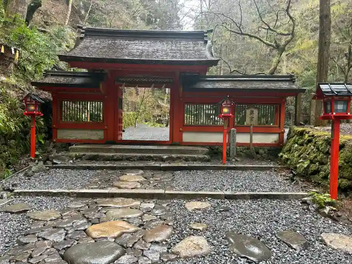貴船神社奥宮の{uncategorized: "未分類", other: "その他", undefined: "問題あり", building: "その他建物", grave: "お墓", sacred_gate: "鳥居", guardian: "狛犬", statue: "像", buddha: "仏像", history: "歴史", nature: "自然", garden: "庭園", animal: "動物", pagoda: "塔", temizu: "手水舎", mountain_gate: "山門・神門", sanctuary: "本殿・本堂", subordinate: "末社・摂社", art: "芸術", scenery: "景色", jizo: "地蔵", ema: "絵馬", goshuin: "御朱印", omikuji: "おみくじ", items: "授与品その他", amulet: "お守り", goshuincho: "御朱印帳", eats: "食事", festival: "お祭り", votive_dance: "神楽", shichigosan: "七五三参", wedding: "結婚式", experience: "体験その他", initially: "初詣", around: "周辺", anti_infection: "感染症対策"}