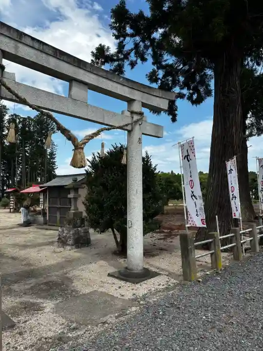 鹿嶋三嶋神社の{uncategorized: "未分類", other: "その他", undefined: "問題あり", building: "その他建物", grave: "お墓", sacred_gate: "鳥居", guardian: "狛犬", statue: "像", buddha: "仏像", history: "歴史", nature: "自然", garden: "庭園", animal: "動物", pagoda: "塔", temizu: "手水舎", mountain_gate: "山門・神門", sanctuary: "本殿・本堂", subordinate: "末社・摂社", art: "芸術", scenery: "景色", jizo: "地蔵", ema: "絵馬", goshuin: "御朱印", omikuji: "おみくじ", items: "授与品その他", amulet: "お守り", goshuincho: "御朱印帳", eats: "食事", festival: "お祭り", votive_dance: "神楽", shichigosan: "七五三参", wedding: "結婚式", experience: "体験その他", initially: "初詣", around: "周辺", anti_infection: "感染症対策"}
